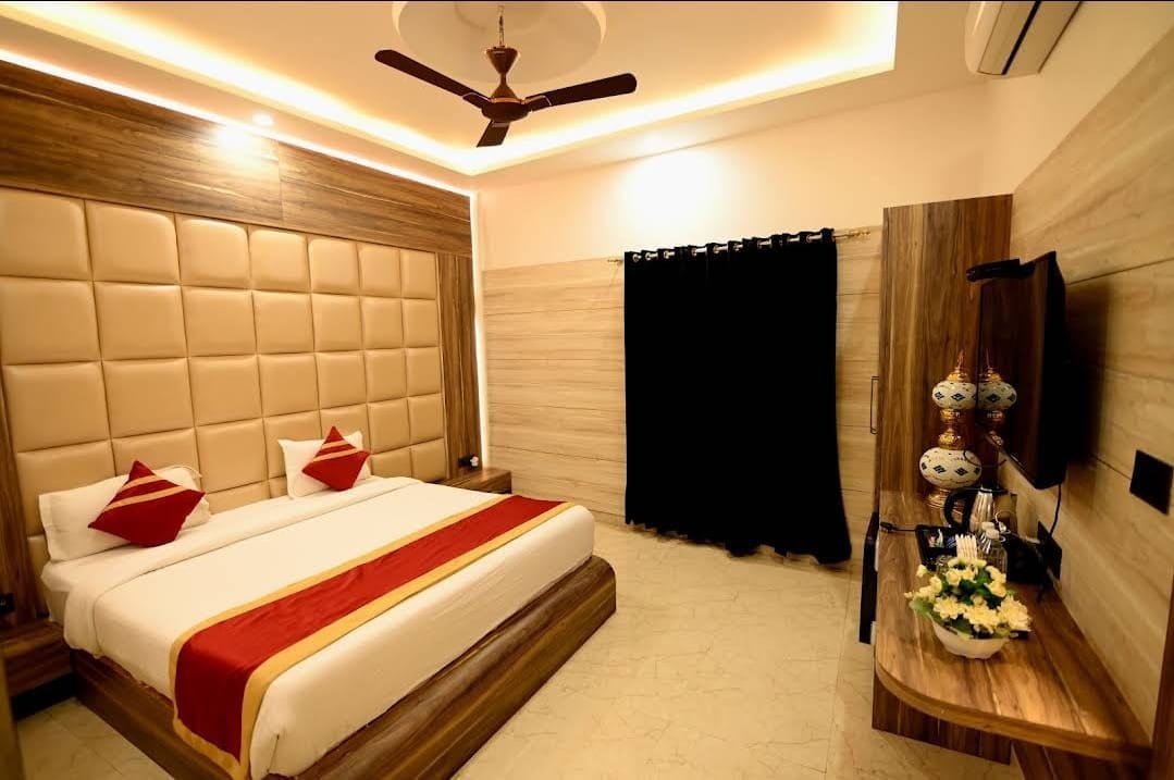 Deluxe Room at Madhav Seva Niwas Ujjain